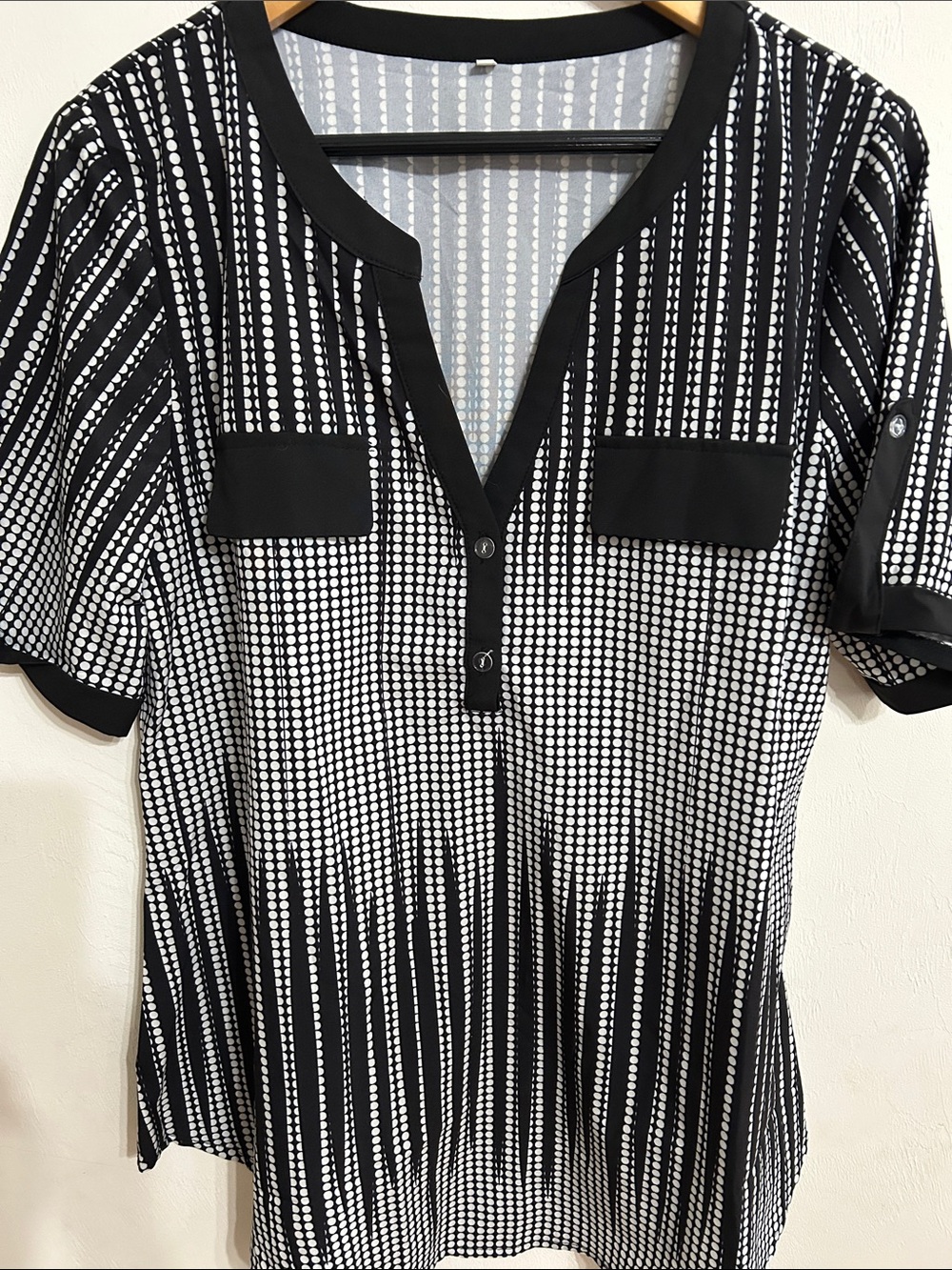 Black & White Dot-Stripe V-Neck Women's Top L Lightweight